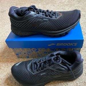 Brooks Running Sneakers
